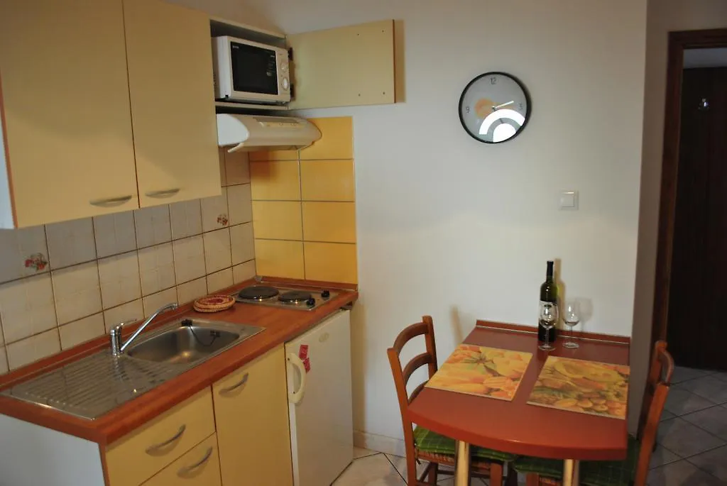 Apartment Dragun Pula 0*,  Kroatien